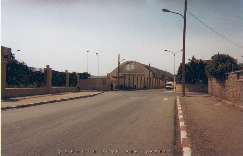 ORAN 2003 CUVELIER CHOUPOT MARAVAL 3 - LE STADE ET LES HALLES 3.jpg